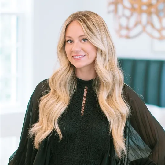 Madelene Saxon, Agent in  - Compass