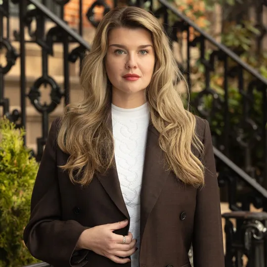 Kati Teilore, Agent in  - Compass