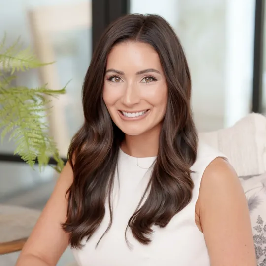 Allie Scheurich, Agent in  - Compass