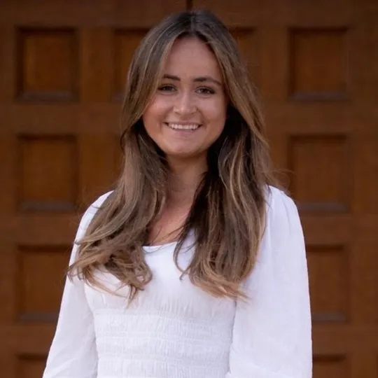 Maddy Buecheler, Agent in  - Compass