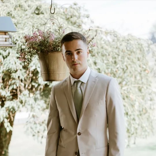 Sean Gray, Agent in  - Compass