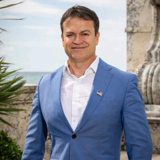Javier Gonzalez, Agent in  - Compass