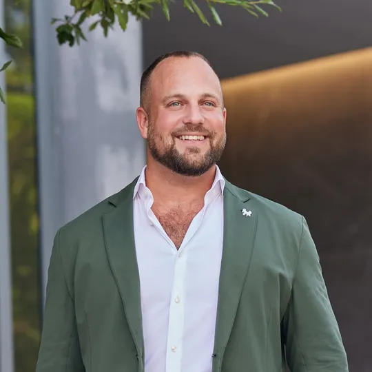 Adam Gurewicz, Agent in  - Compass