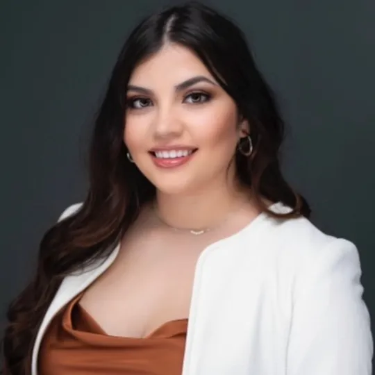 Shay Hernandez, Agent in  - Compass