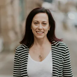 Barbara Huff, Agent in  - Compass
