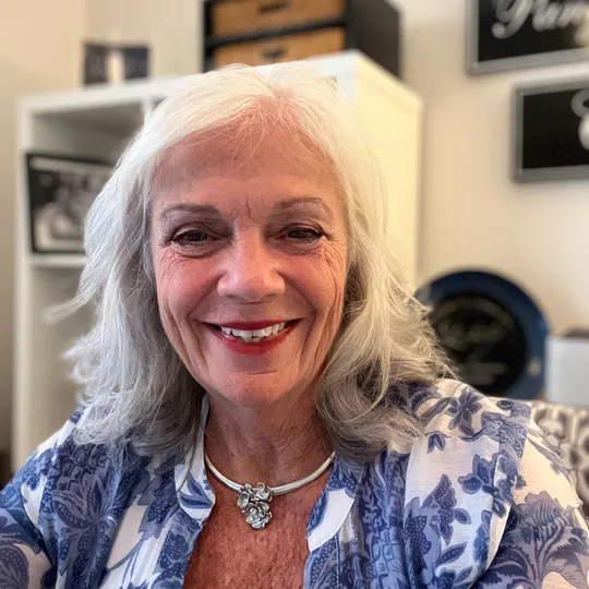 Gwen Pangle, Agent in  - Compass