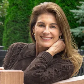 Suzy Armstrong, Agent in  - Compass