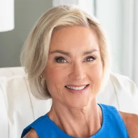 Jennifer McCoy, Agent in  - Compass