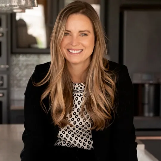 Jessica Osiecki, Agent in  - Compass