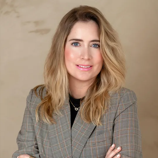 Ines Alvarez, Agent in  - Compass