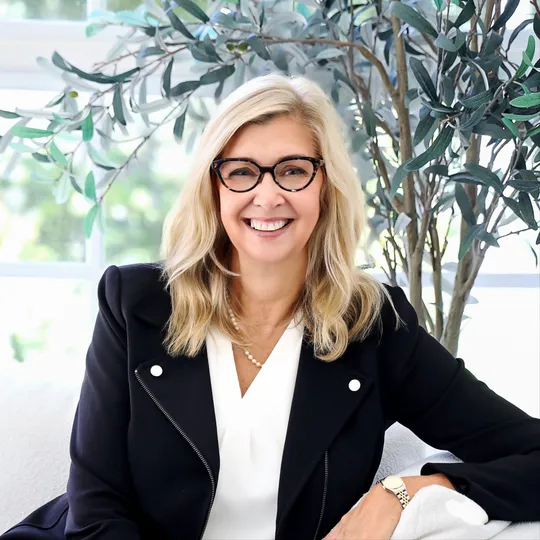 Suzanne Brady, Agent in  - Compass