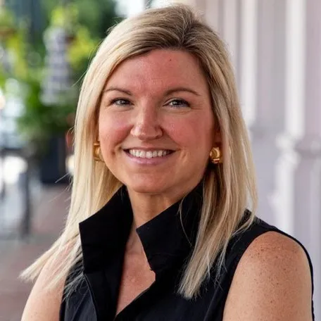 Ellie Dupuy, Agent in  - Compass