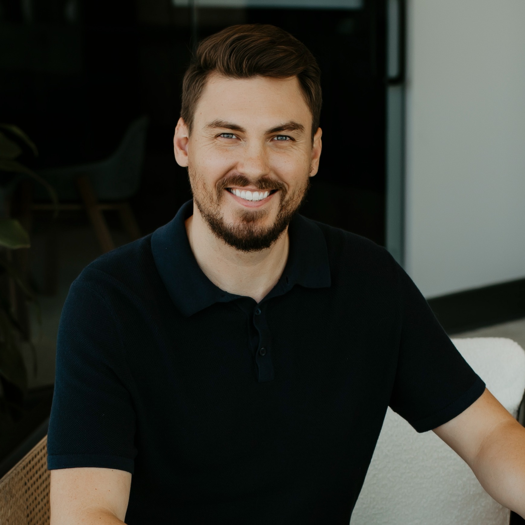 Headshot of Devin Mueller