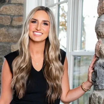 Victoria Flavin, Agent in  - Compass