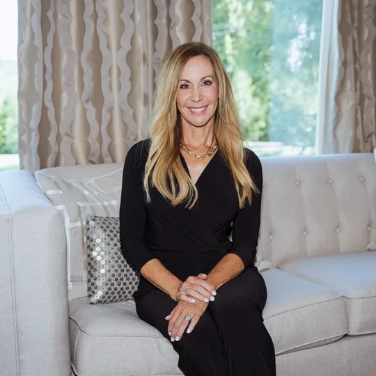 Julie Ftacek, Agent in  - Compass