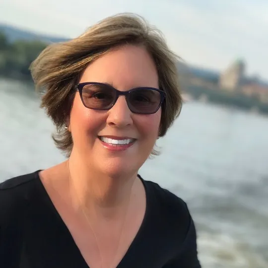 Cici Piotrkowski, Agent in  - Compass