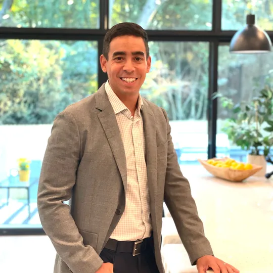 Steven Chen, Agent in  - Compass