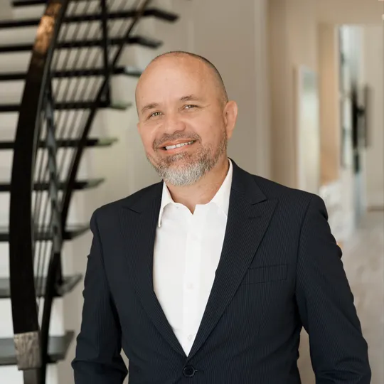 Chris Mendez, Agent in  - Compass