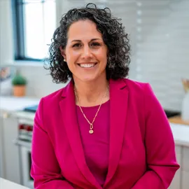 Lisa Ciaravella, Agent in  - Compass