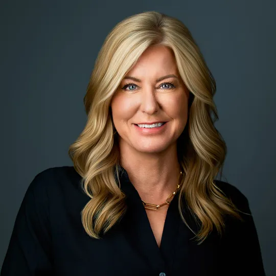 Georgie Zang, Agent in  - Compass