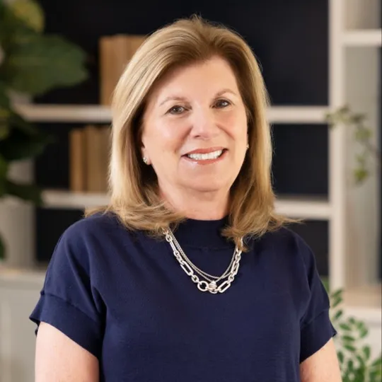 Holly Henkel, Agent in  - Compass