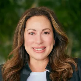 Tina Buccellato, Agent in  - Compass