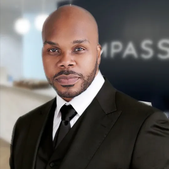 Frantz Dumel, Agent in  - Compass