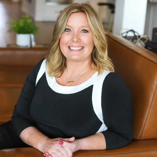 Jenn Charchuk, Agent in  - Compass