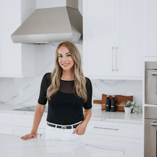 Nicole Deroy, Agent in  - Compass