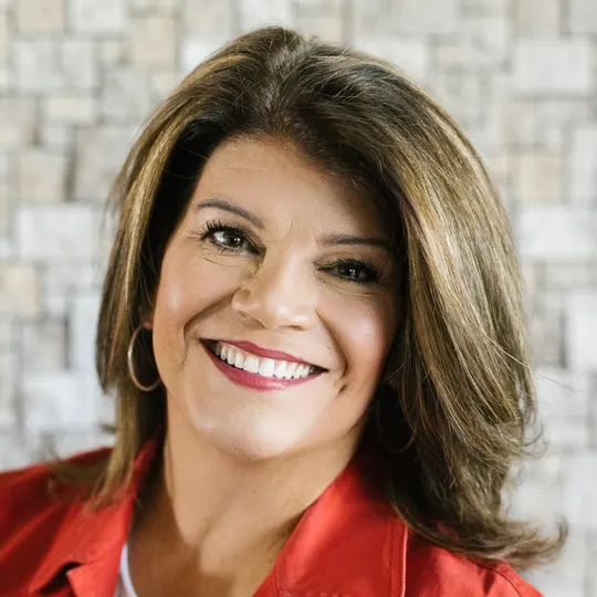 Lisa Little, Agent in  - Compass