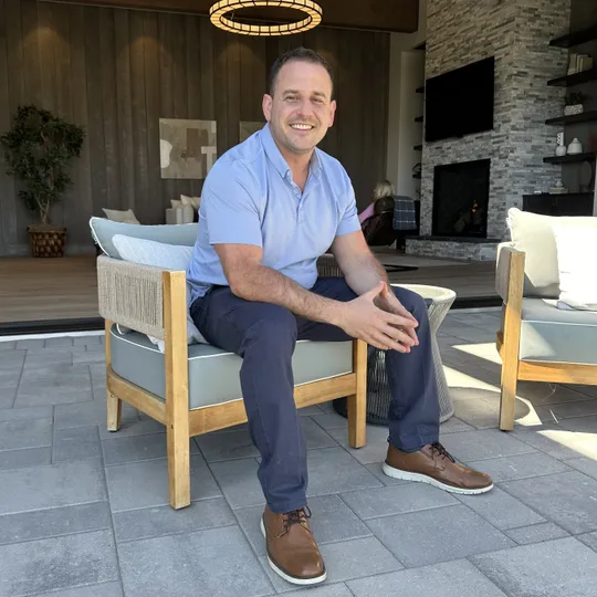 Andrew Lipschutz, Agent in  - Compass