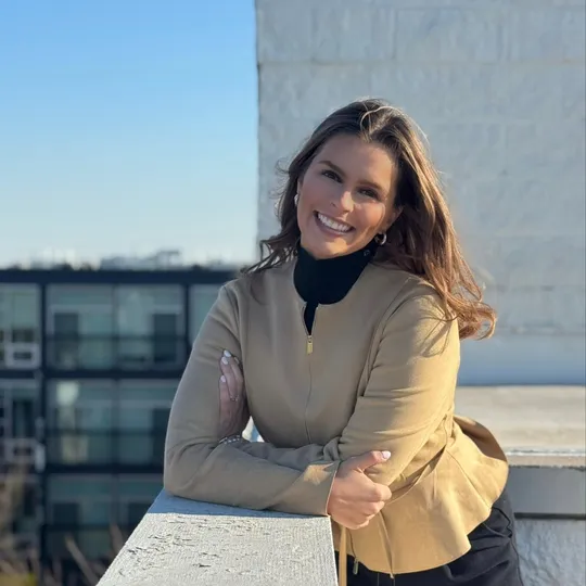 Allie Kolker, Agent in  - Compass