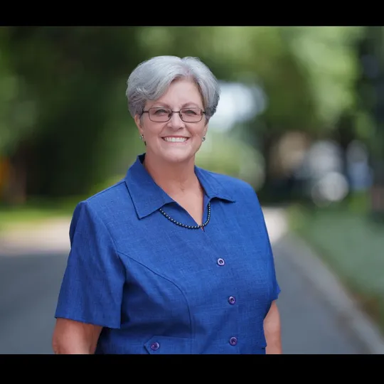 Diana Mondebello, Agent in  - Compass