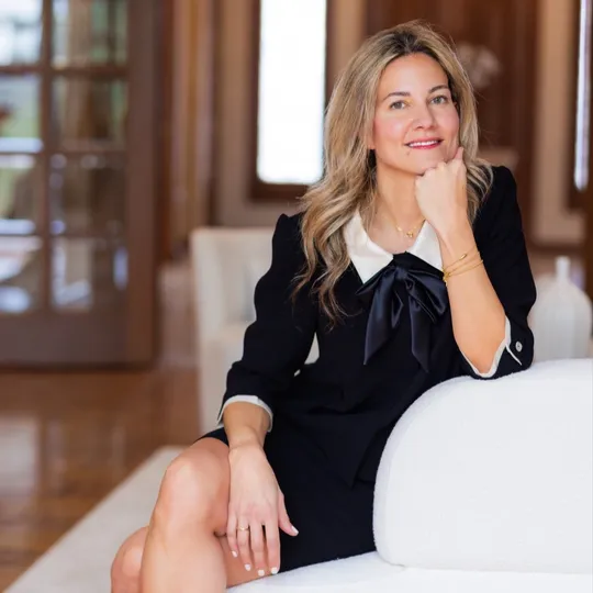 Nahal Nabavi, Agent in  - Compass