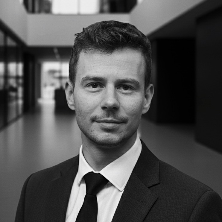 Headshot of Alexander Menu