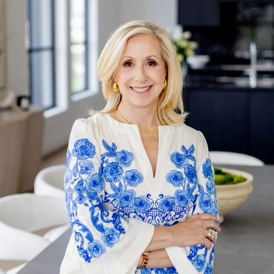 Thebe Warren, Agent in  - Compass