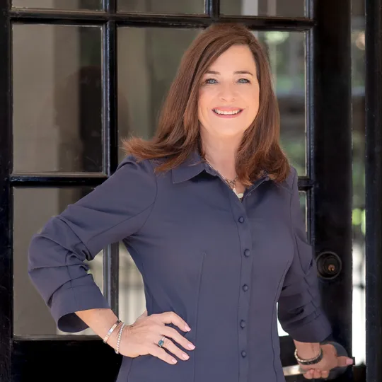 Erika Demma, Agent in  - Compass