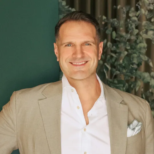 Michael Davis, Agent in  - Compass