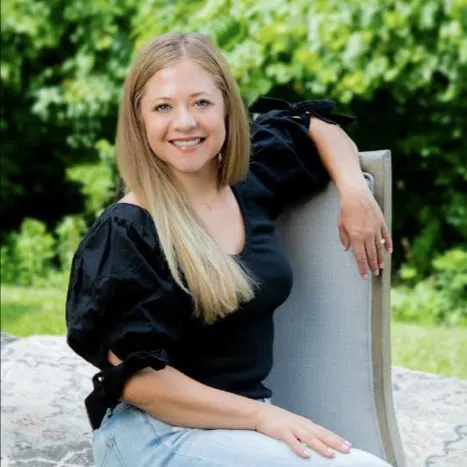 Miranda Micire, Agent in  - Compass