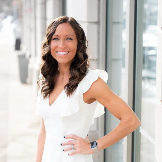 Kristen Favia, Agent in  - Compass