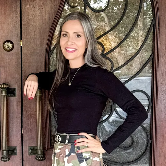 Lynn McNeil, Agent in  - Compass