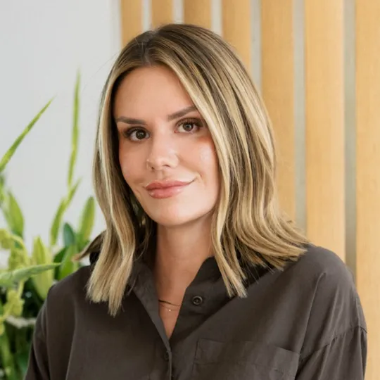 Mary Ellen Branisteanu, Agent in  - Compass