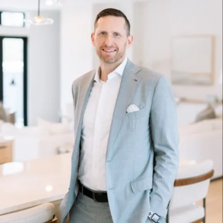 Jobey Thomas, Agent in  - Compass