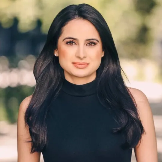 Kim Bathija, Agent in  - Compass