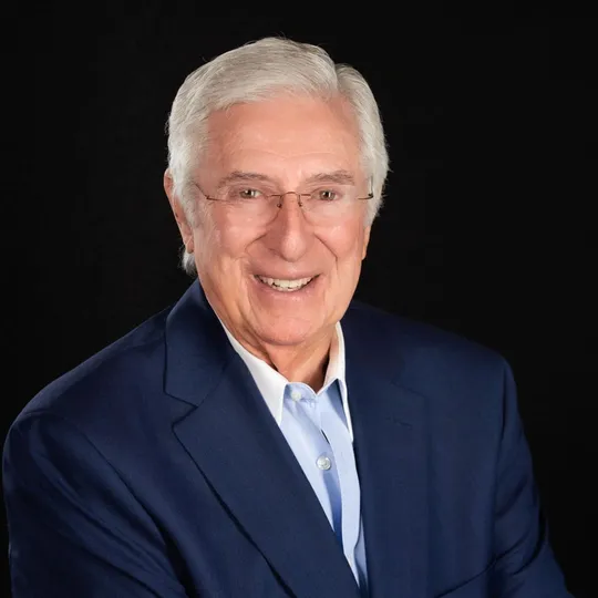 Ronnie Gilbert, Agent in  - Compass