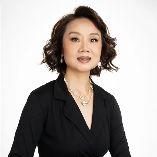 Freda Wang, Agent in  - Compass