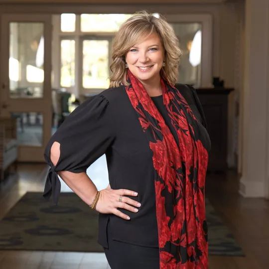 Jennifer Horvat, Agent in  - Compass