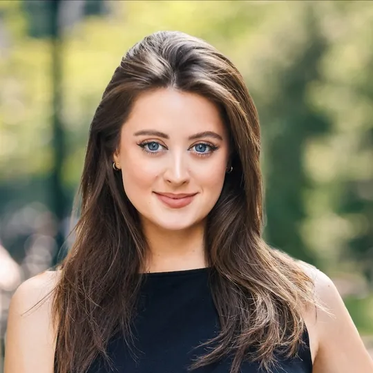 Alexa Dwyer, Agent in  - Compass