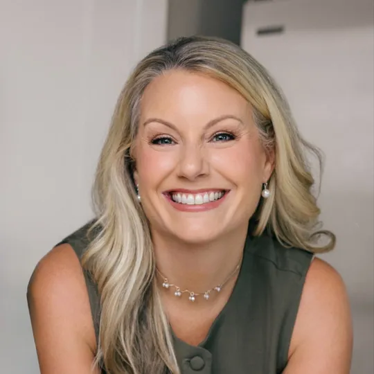 Lisa Anders, Agent in  - Compass