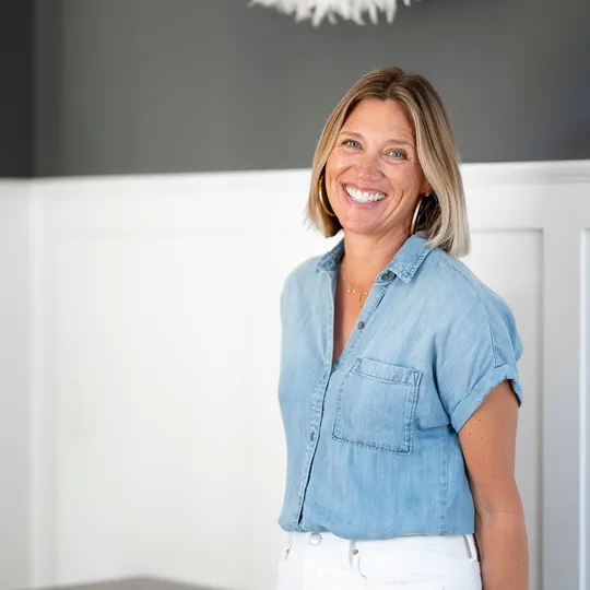 Kate Whitney, Agent in  - Compass